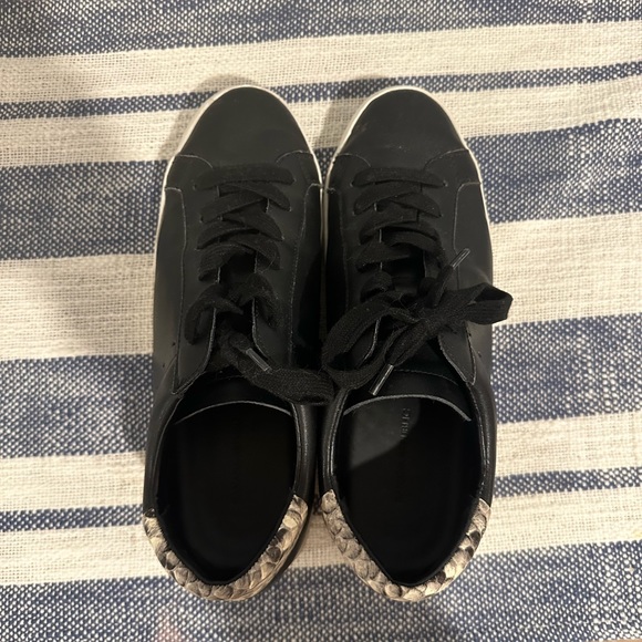 BANANA REPUBLIC - Women’s Essential Leather Sneaker Black/Snake - 7.5 - Picture 3 of 5